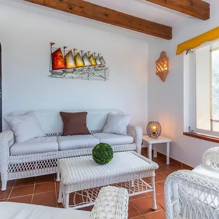 Villa Casa Honiol, Private And Spacious With Sea Views