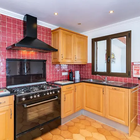 Casa Honiol, Private And Spacious With Sea Views