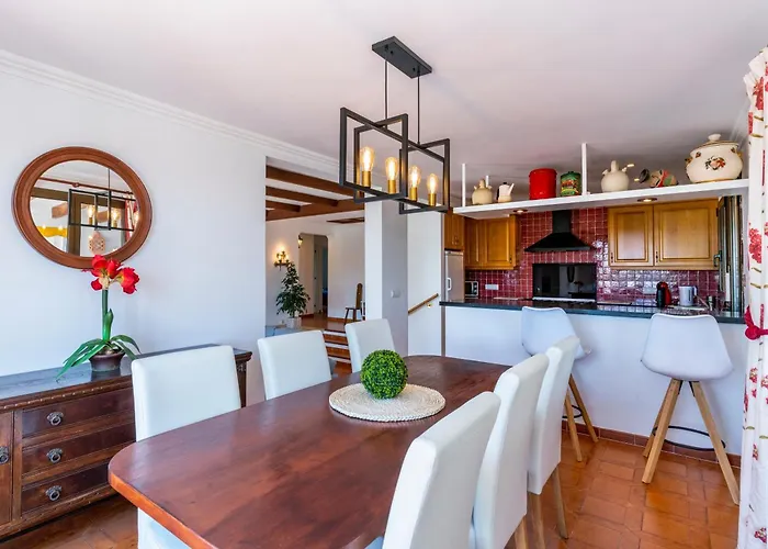 Casa Honiol, Private And Spacious With Sea Views Villa