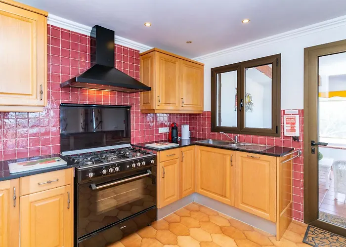 Casa Honiol, Private And Spacious With Sea Views