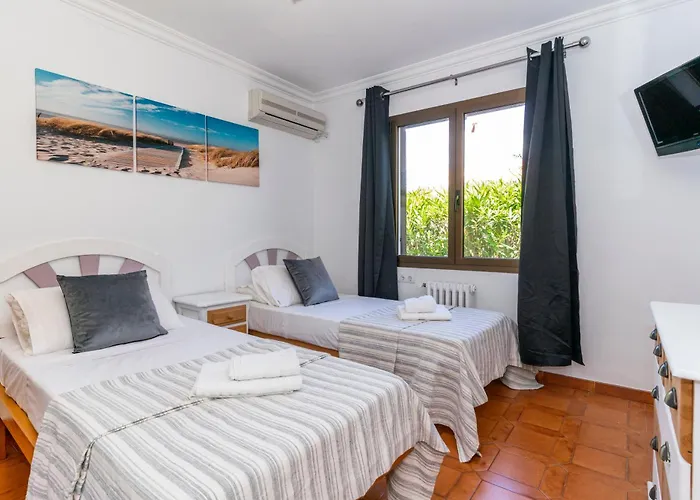 Villa Casa Honiol, Private And Spacious With Sea Views *