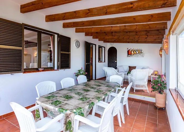 Casa Honiol, Private And Spacious With Sea Views