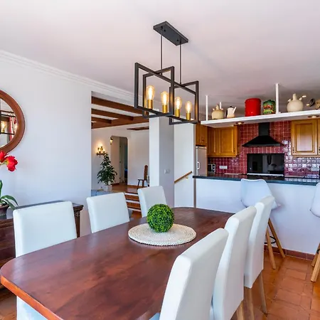 Casa Honiol, Private And Spacious With Sea Views فيلة
